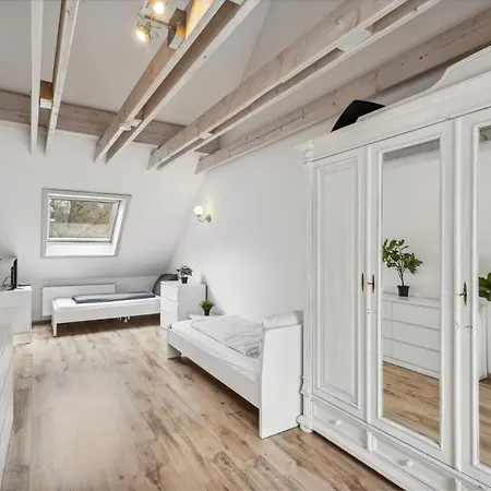 Haus Mit 5 Zimmern Und 11 Betten Apartman *