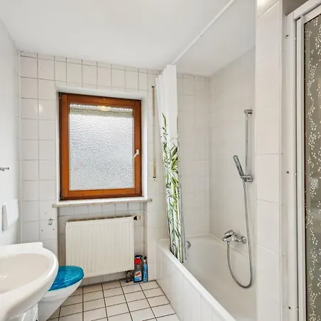 Apartman Haus Mit 5 Zimmern Und 11 Betten